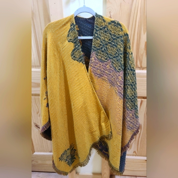Bohemian reversible shawl - Picture 3 of 4